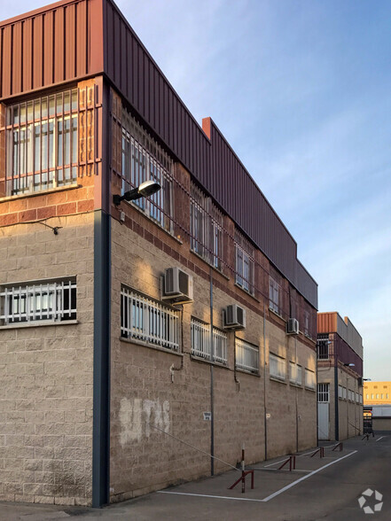 Calle De Valle De Tobalina, 52, Madrid, Madrid for lease - Building Photo - Image 3 of 4