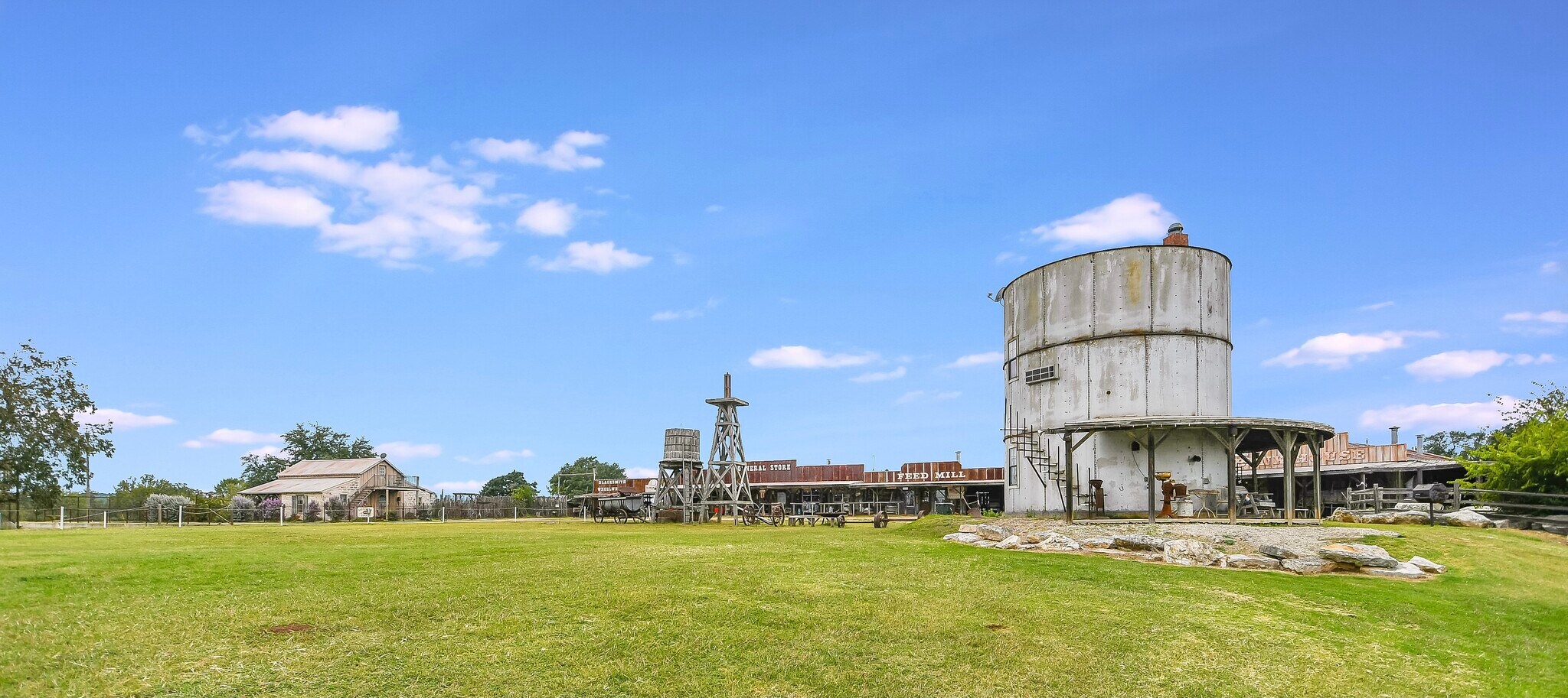 160 Glad Heart Trl, Fredericksburg, TX for sale Primary Photo- Image 1 of 1