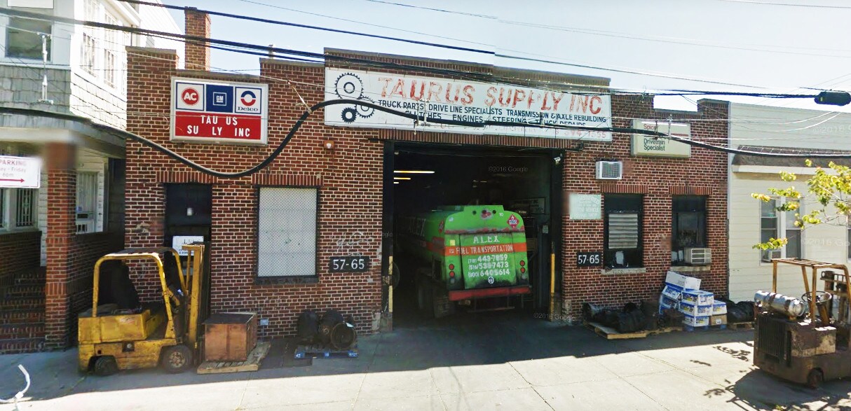 5765 59th St, Maspeth, NY 11378