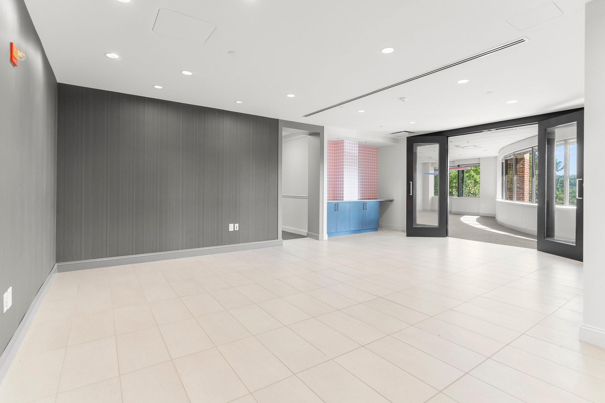 3050 Chain Bridge Rd, Fairfax, VA for lease Interior Photo- Image 1 of 7