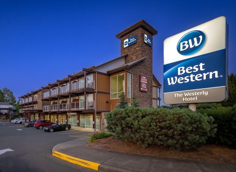 1590 Cliffe Ave, Courtenay, BC for sale - Building Photo - Image 1 of 3