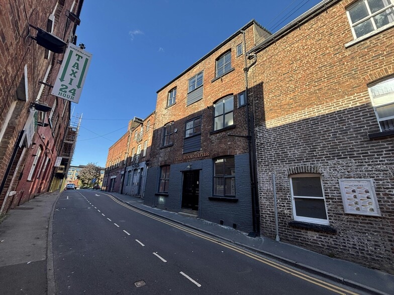 8 Cheapside, Wakefield for lease - Building Photo - Image 2 of 3