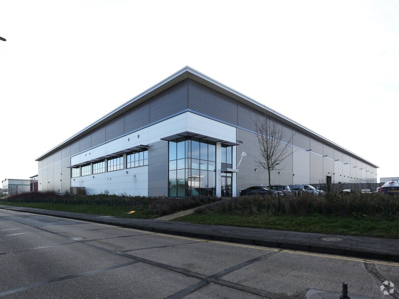 Unit 2 Christopher Martin Rd, Basildon for lease - Building Photo - Image 2 of 3