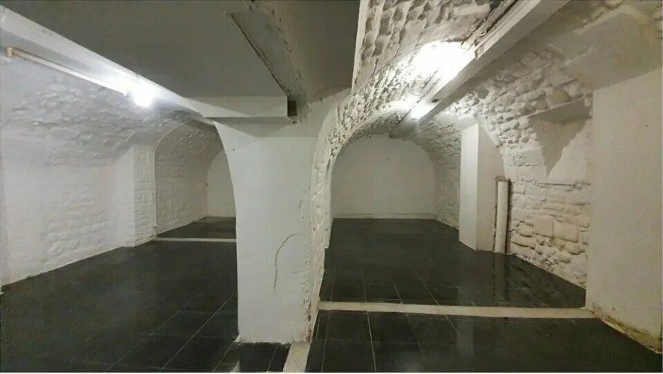 Retail in Paris for sale - Interior Photo - Image 2 of 12