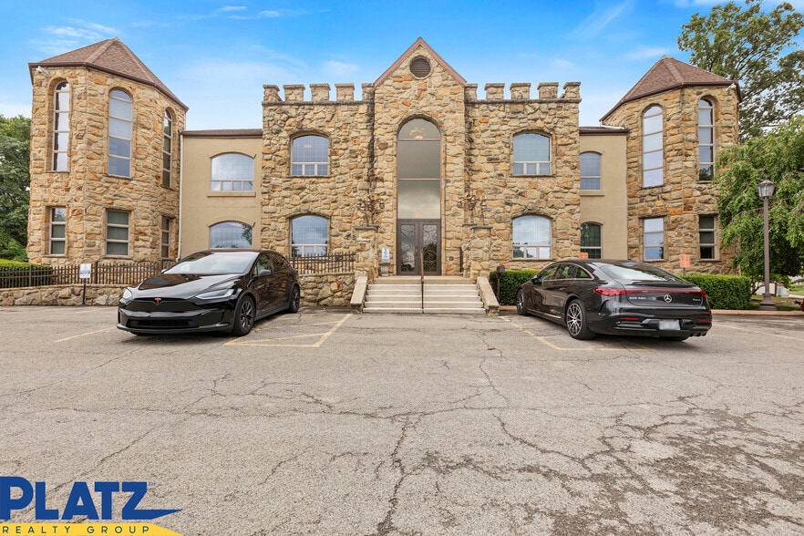 8544 Hickory Hill Dr, Poland, OH for sale - Building Photo - Image 1 of 14