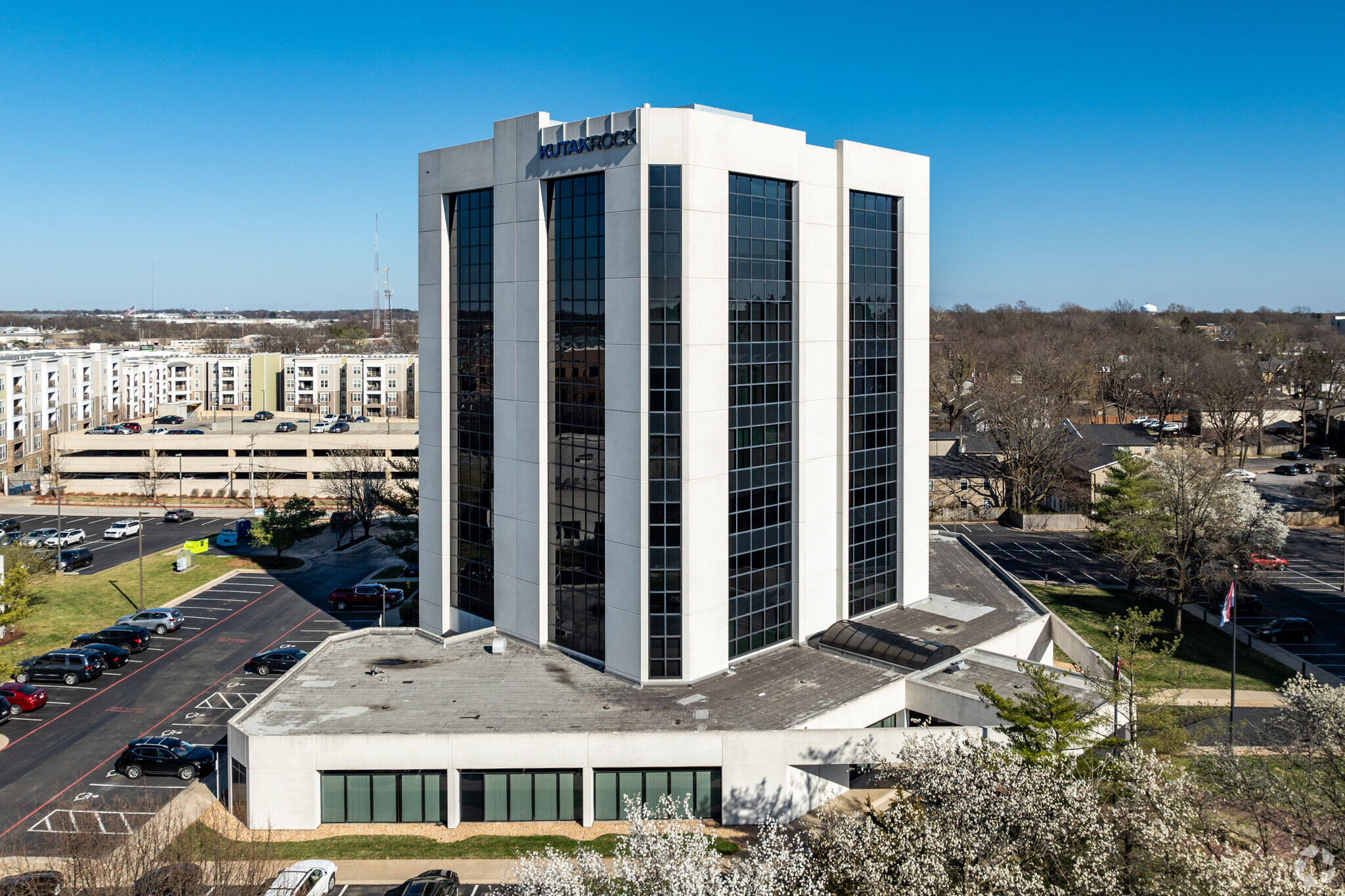 300 John Q. Hammons Pky, Springfield, MO for lease Building Photo- Image 1 of 7