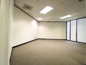 6100 Corporate Dr, Houston, TX for lease Building Photo- Image 2 of 4