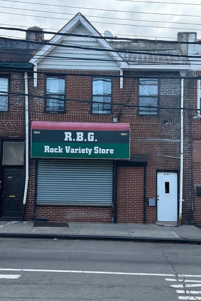 Farmers Blvd Mix Use Package portfolio of 3 properties for sale on LoopNet.com - Building Photo - Image 2 of 8