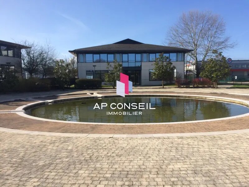 Flex in Trappes for lease Building Photo- Image 1 of 7