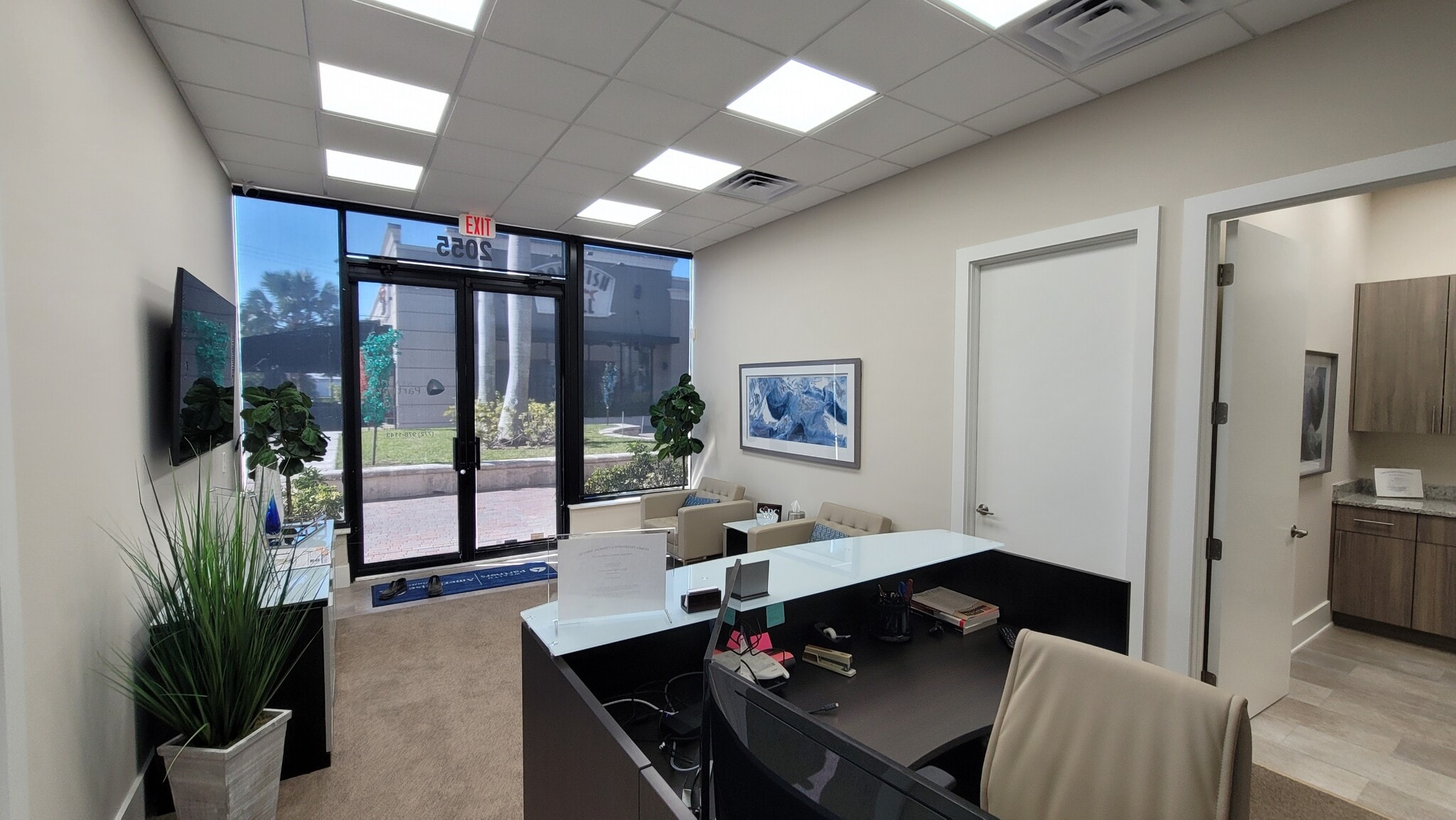 2089 Indian River Blvd, Vero Beach, FL for lease Interior Photo- Image 1 of 4