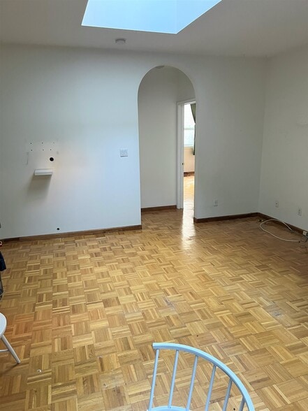 217 W 80th St, New York, NY for sale - Interior Photo - Image 3 of 7