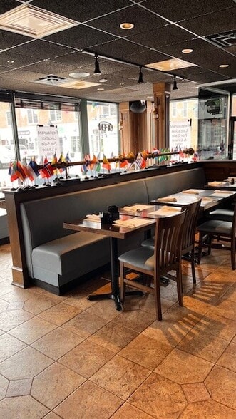 1 W Main St, Bay Shore, NY for lease - Interior Photo - Image 3 of 14