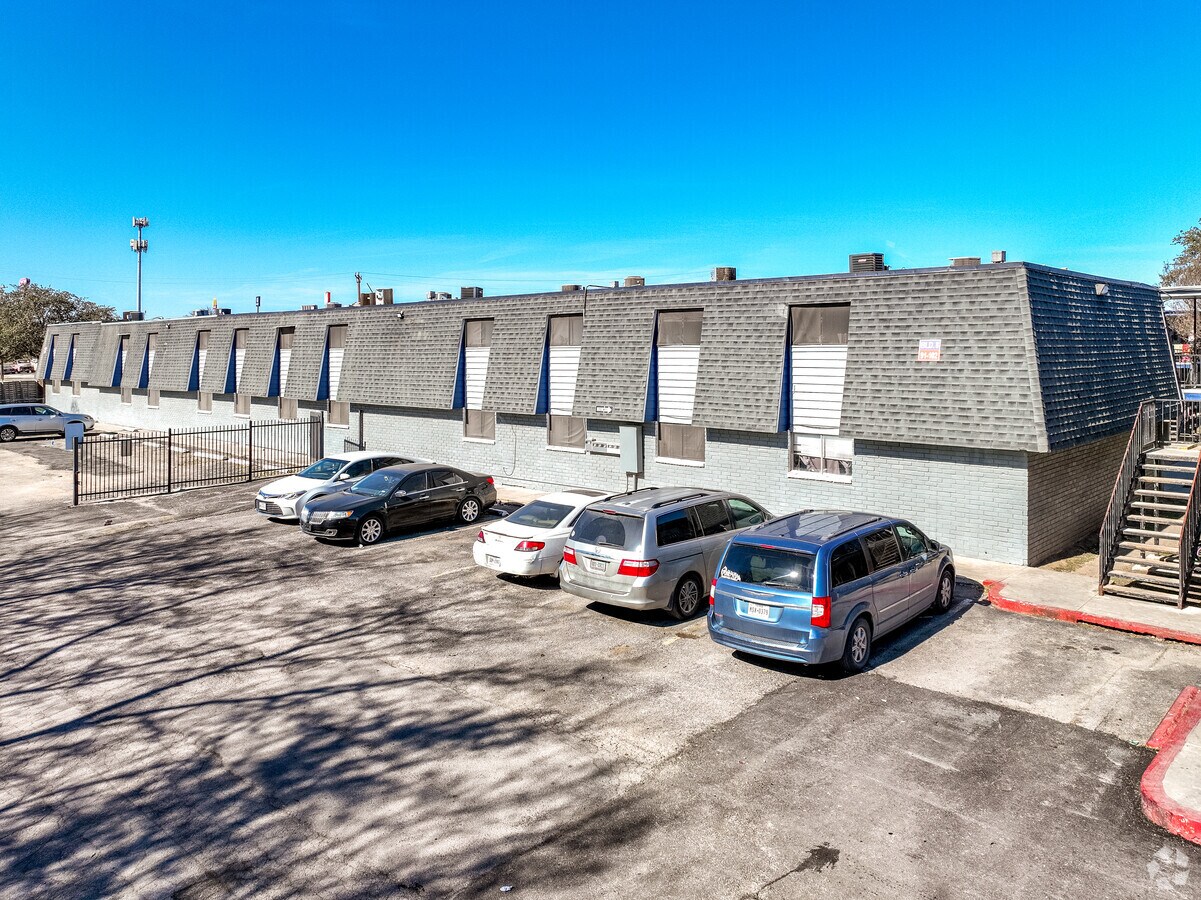 4848 Goldfield, San Antonio, TX 78218 Horizon Apartments