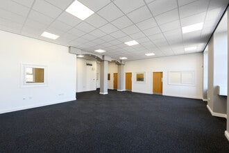 Chapel Rd, Oldham for lease Interior Photo- Image 1 of 1