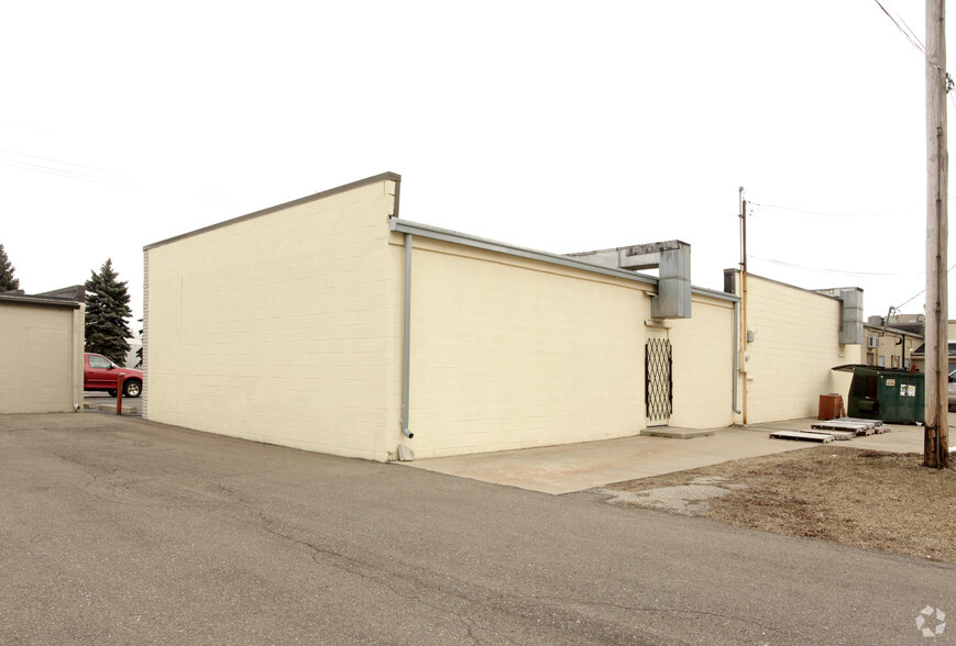 33535 7 Mile Rd, Livonia, MI for lease - Building Photo - Image 2 of 3