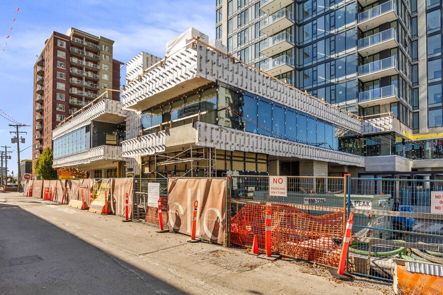 128 15th St W, North Vancouver, BC for sale - Building Photo - Image 3 of 9