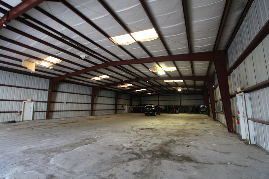 6441 19th St E, Sarasota, FL for lease - Building Photo - Image 3 of 5