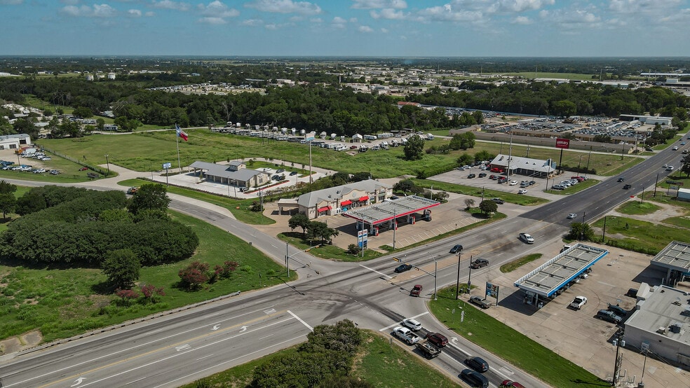 3400-3402 Highway 21 E, Bryan, TX for lease - Building Photo - Image 2 of 10