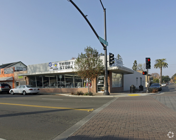 359 E Lodi Ave, Lodi, CA for lease - Primary Photo - Image 1 of 8