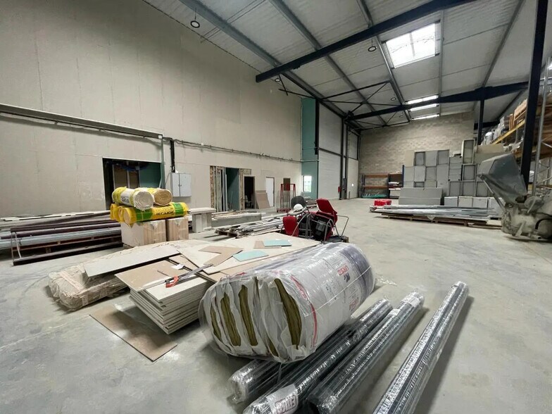 Office in Tigery for lease - Building Photo - Image 3 of 18