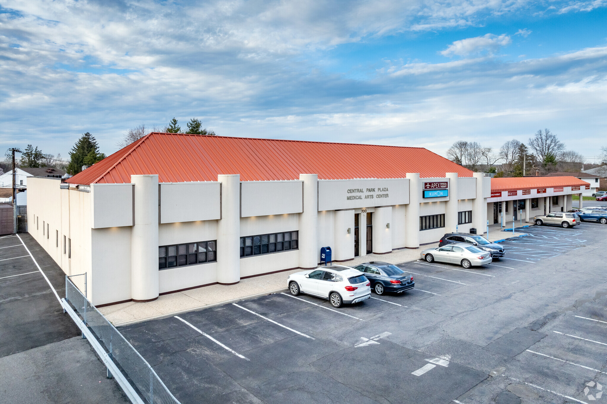 700-760 Old Country Rd, Plainview, NY for sale Primary Photo- Image 1 of 8