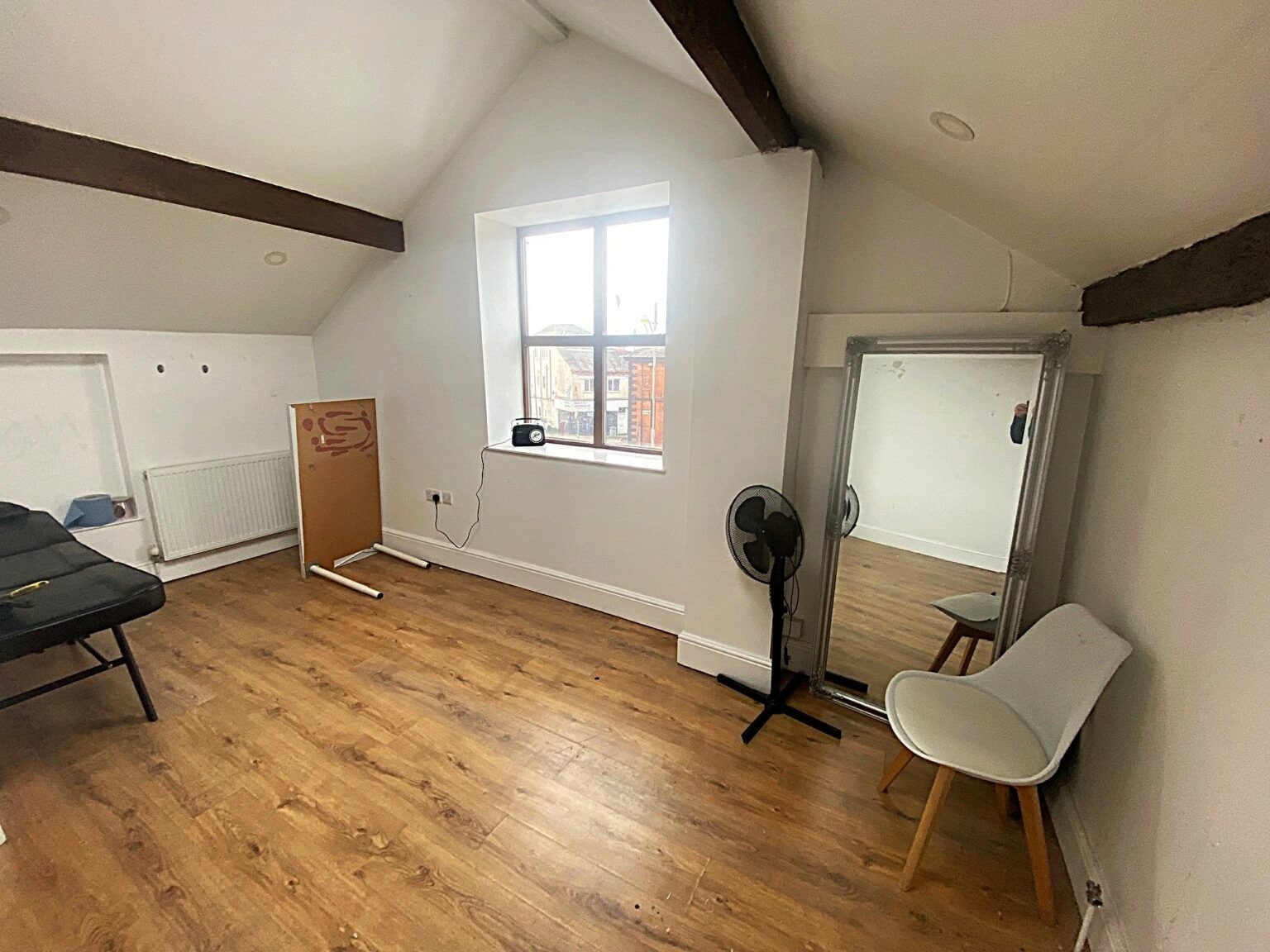 7 Lower Cockcroft, Blackburn for lease Interior Photo- Image 1 of 4