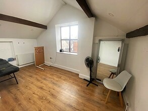 7 Lower Cockcroft, Blackburn for lease Interior Photo- Image 1 of 4