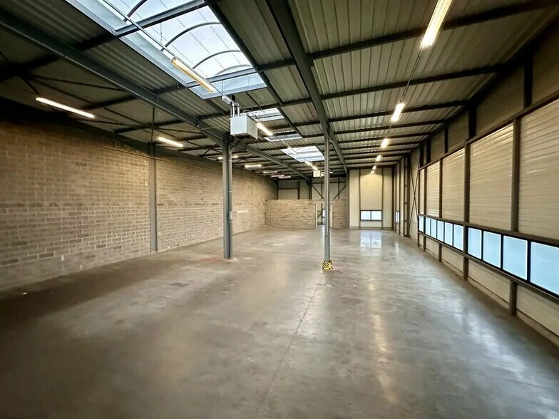 Industrial in Wolfisheim for lease - Interior Photo - Image 1 of 13