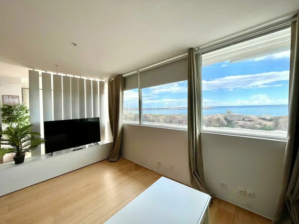 Retail in Villeneuve-Loubet for lease Interior Photo- Image 1 of 7