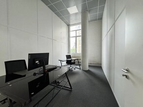 Flex in Montreuil for lease Building Photo- Image 2 of 6