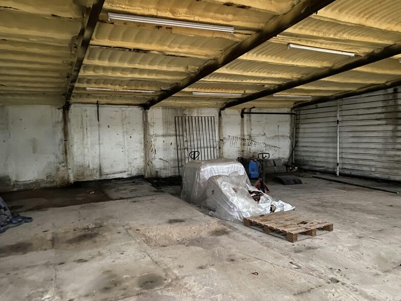 22 Fieldside, Scunthorpe for lease - Building Photo - Image 2 of 7