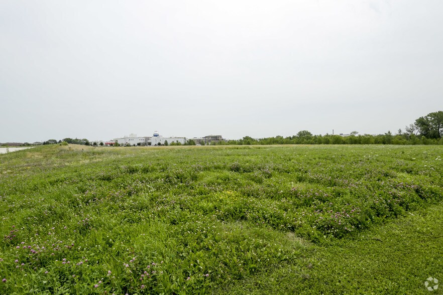 1 Sweet Applewood Ln, Cudahy, WI for sale - Primary Photo - Image 1 of 1