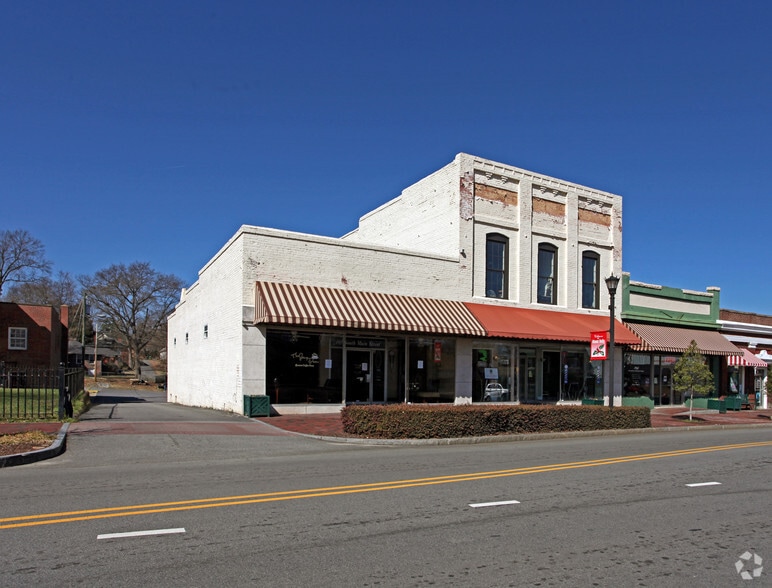 106-108 S Main St, Mount Holly, NC for lease - Primary Photo - Image 1 of 4