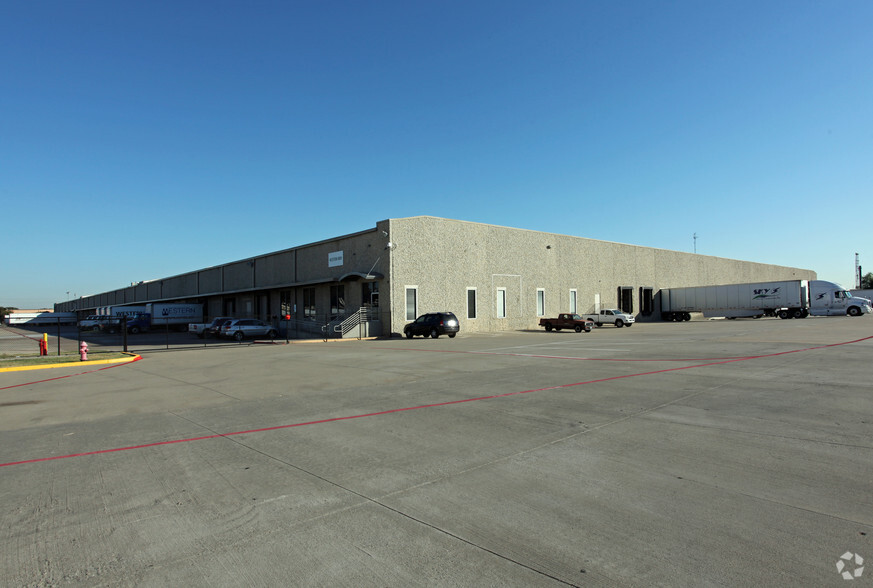 1800-1810 Kelly Blvd, Carrollton, TX for lease - Primary Photo - Image 1 of 3