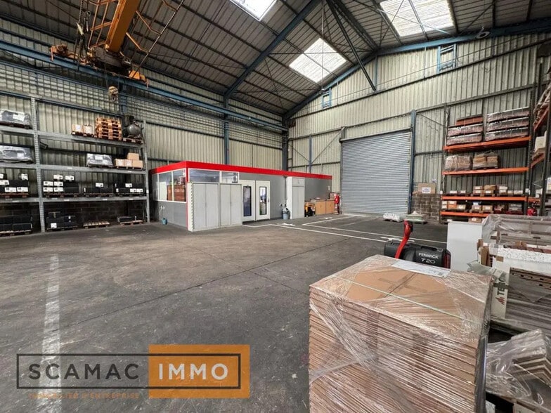 Industrial in Marolles-en-Hurepoix for lease - Building Photo - Image 1 of 12