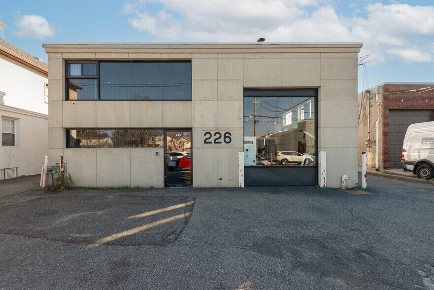226 Westbury Ave, Carle Place, NY for sale - Building Photo - Image 1 of 1