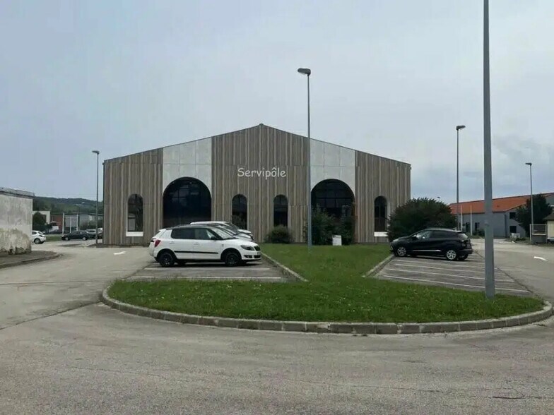 Flex in Bar-sur-Aube for lease - Building Photo - Image 1 of 3