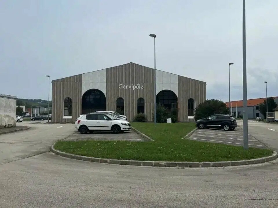 Flex in Bar-sur-Aube for lease Building Photo- Image 1 of 4