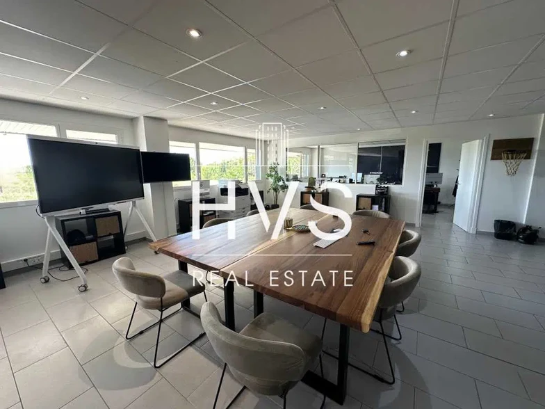 Office in Éguilles for lease - Interior Photo - Image 1 of 6