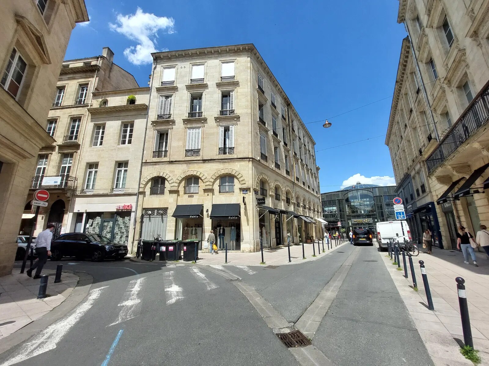 Retail in Bordeaux for lease Building Photo- Image 1 of 4