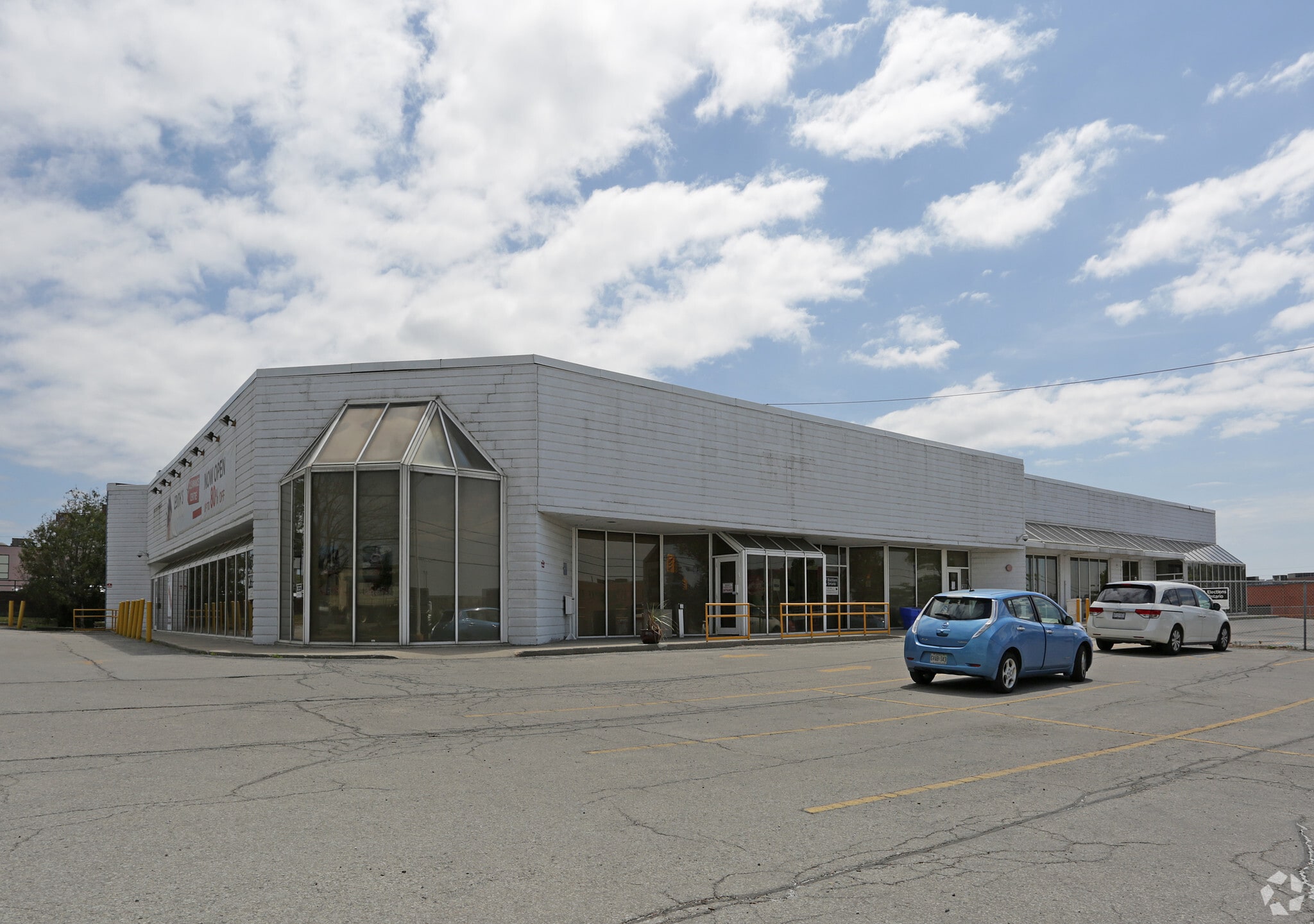 1117 Finch Ave, Toronto, ON for sale Primary Photo- Image 1 of 1