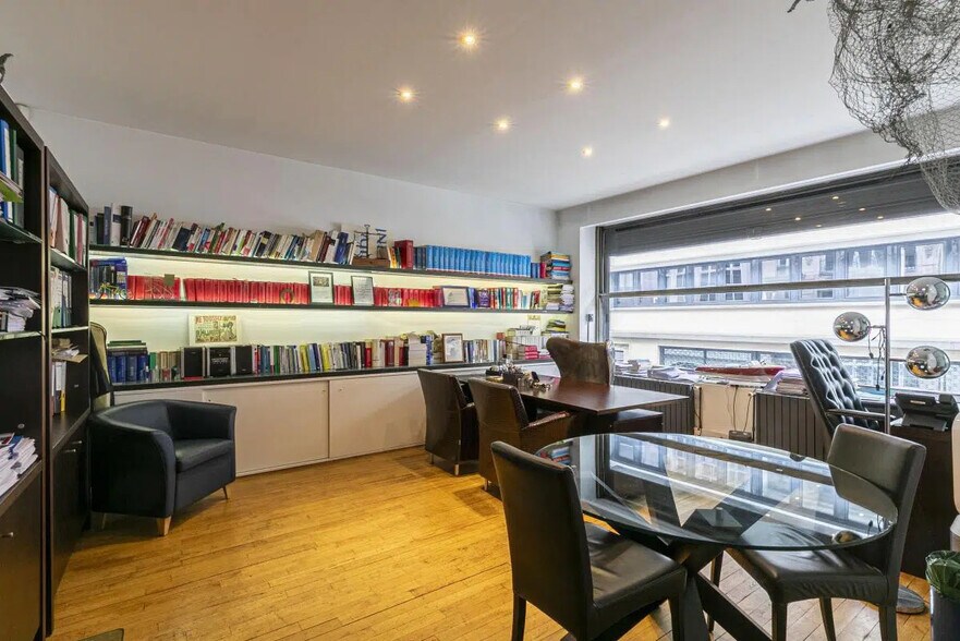 Office in Paris for lease - Building Photo - Image 3 of 22