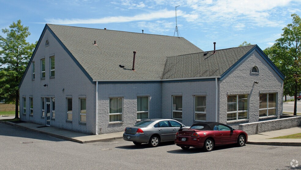 627 Horseblock Rd, Farmingville, NY for sale - Building Photo - Image 2 of 25