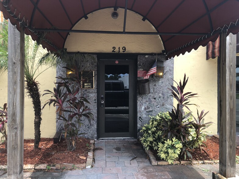 219 N 21st Ave, Hollywood, FL for lease - Building Photo - Image 2 of 20