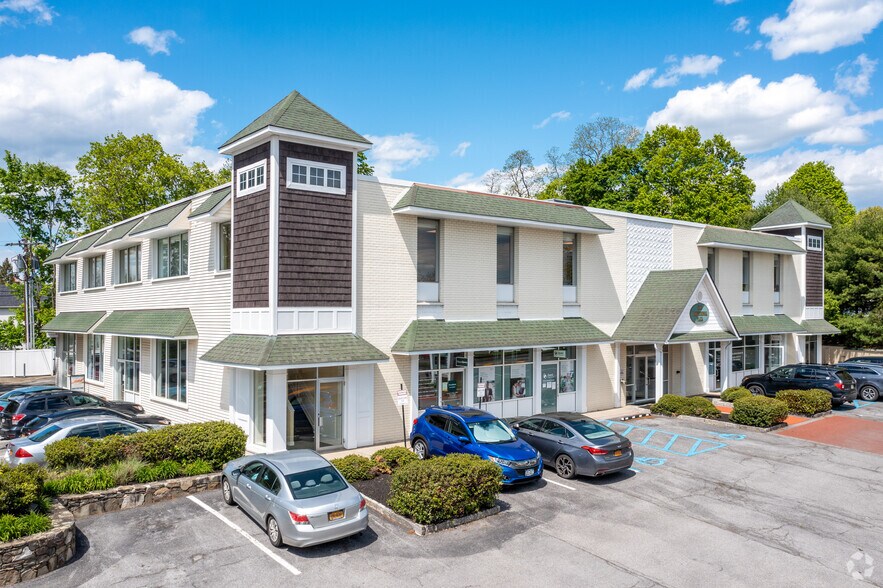 695 Dutchess, Poughkeepsie, NY for sale - Primary Photo - Image 1 of 1