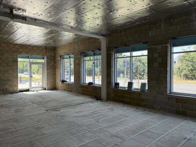 1-2 Buchan St, Cambridge for lease - Interior Photo - Image 2 of 4