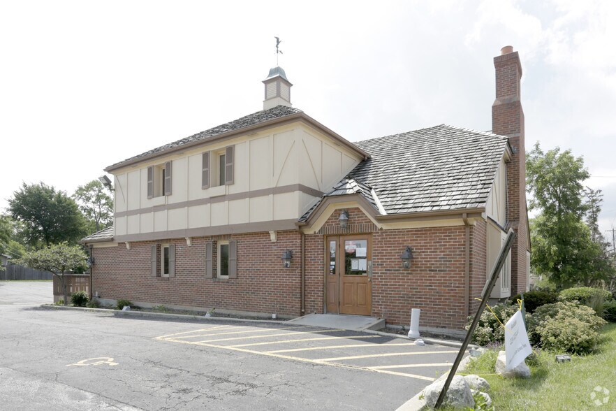 500 Ela Rd, Lake Zurich, IL 60047