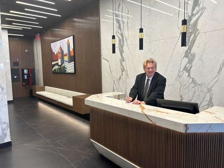 108-18 Queens Blvd, Forest Hills, NY for lease - Interior Photo - Image 2 of 14