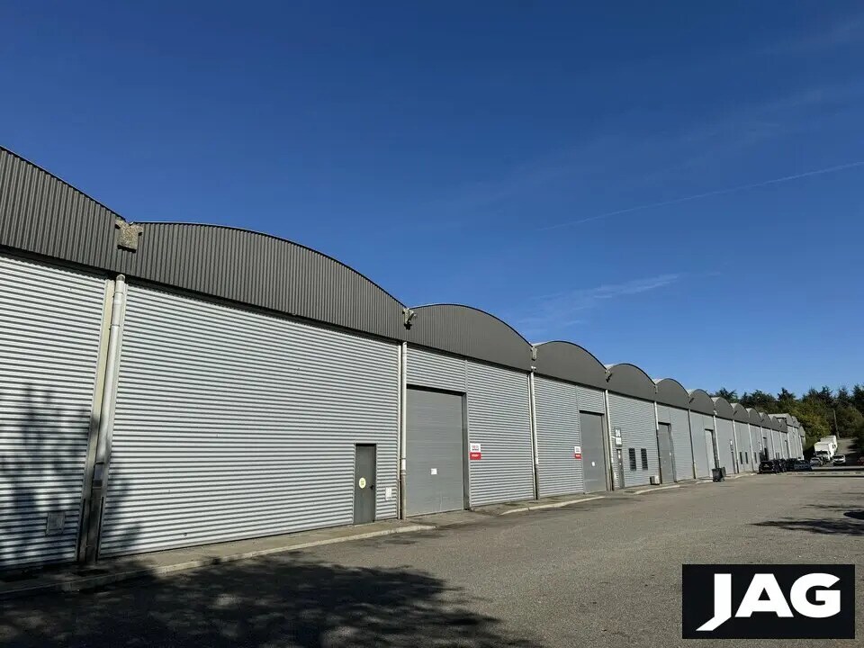 Flex in Saint-Priest for lease Building Photo- Image 1 of 7