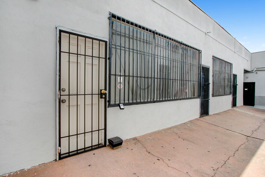 416-424 N Fairfax Ave, Los Angeles, CA for lease - Building Photo - Image 2 of 14